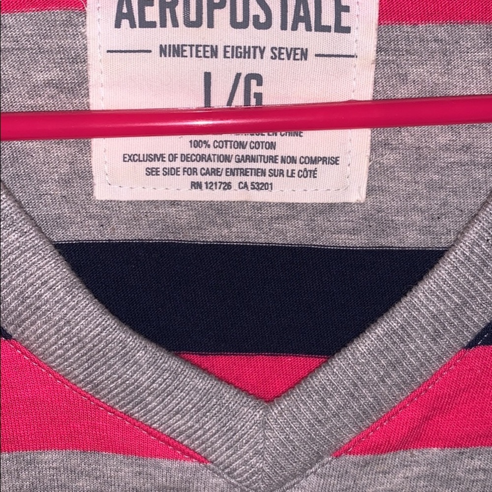 V-neck - Picture 2 of 2